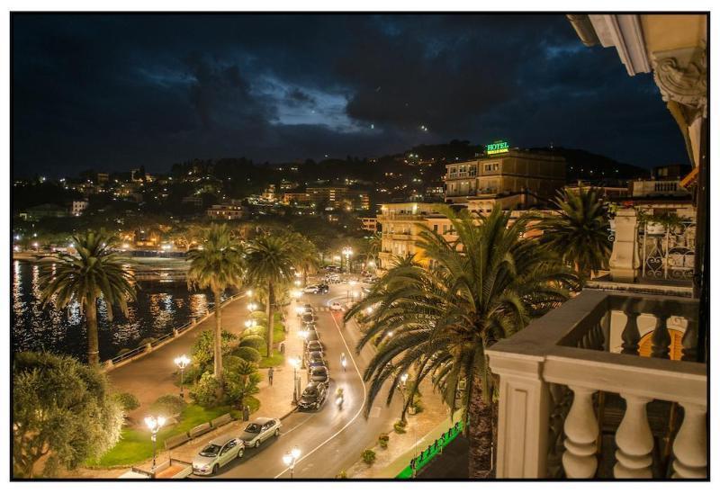 Hotel Vesuvio Rapallo Bagian luar foto