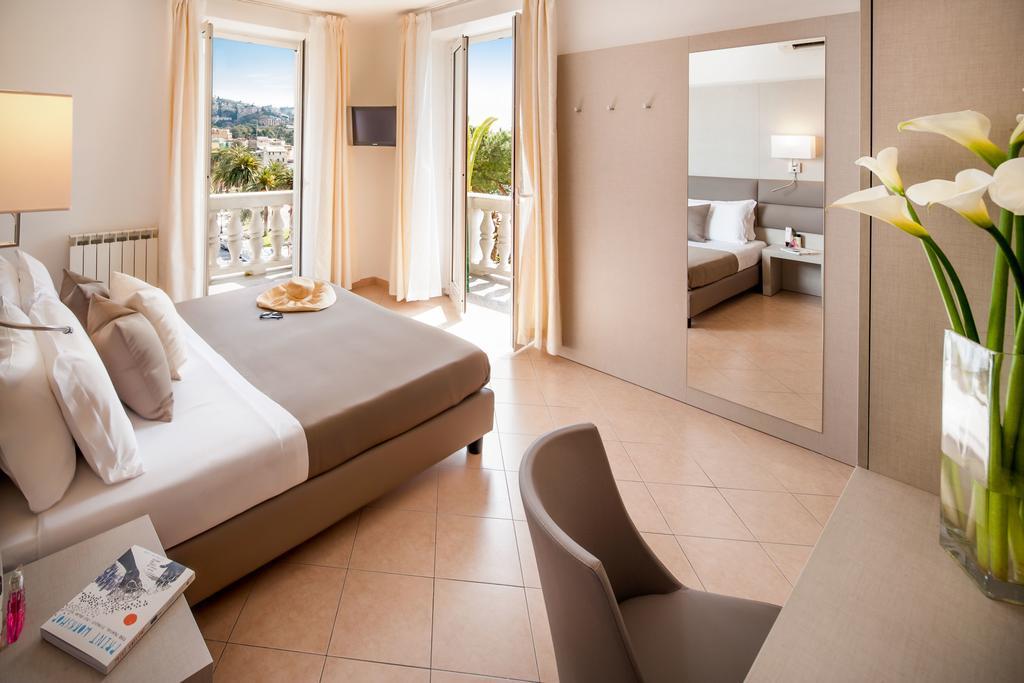Hotel Vesuvio Rapallo Bagian luar foto