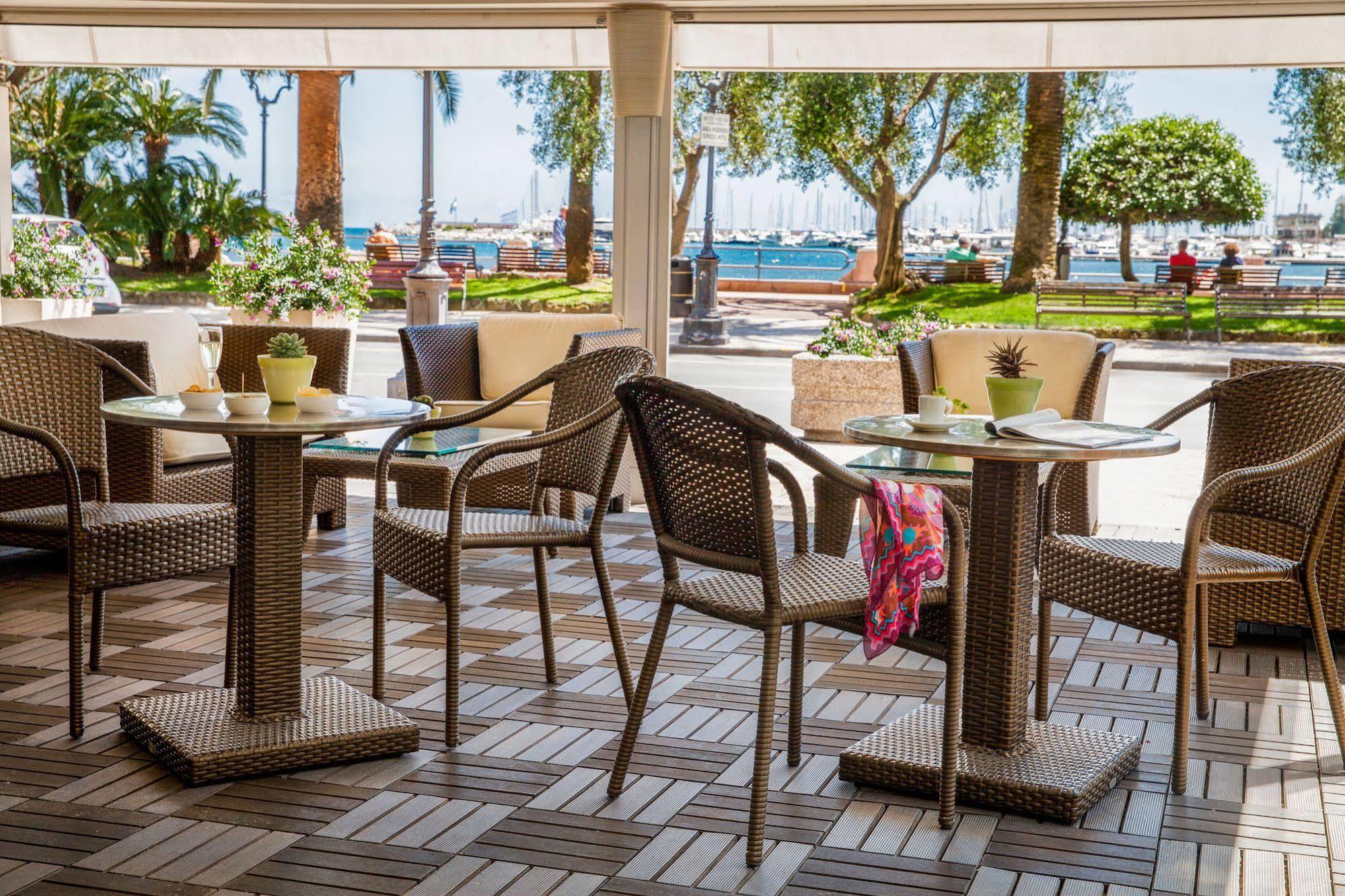Hotel Vesuvio Rapallo Bagian luar foto